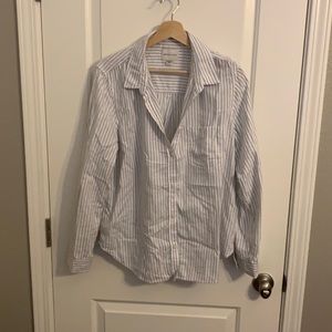 Women’s American Eagle outfitters button up gray white stripes